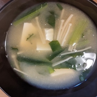 冷凍小松菜とえのき、豆腐の麦味噌味噌汁
